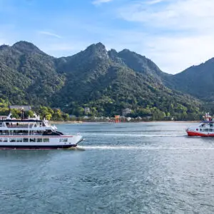 Travessia de Ferry para Miyajima